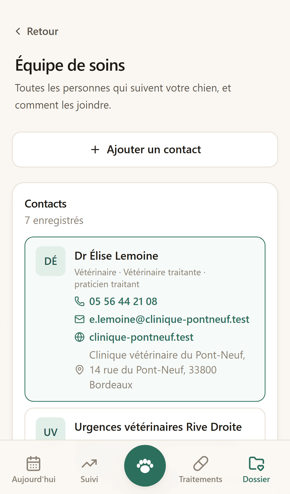 Écran de l’équipe de soins : vétérinaire, ostéopathe, toiletteur, avec leurs coordonnées.